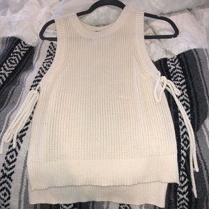 White knitted open side top